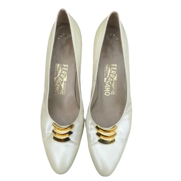 Salvatore Ferragamo Vintage Ivory Leather Pumps – Classic Elegance - Picture 7 of 12